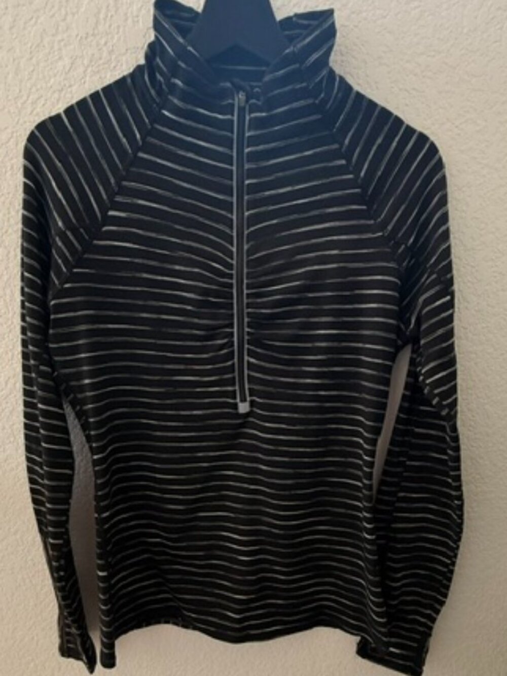 Athleta Stripe Elite 1/2 Zip Pullover Women's (Medium)